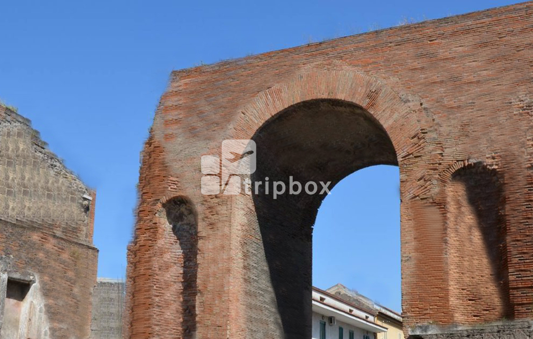 Arco di Adriano, Santa Maria Capua Vetere (Caserta)